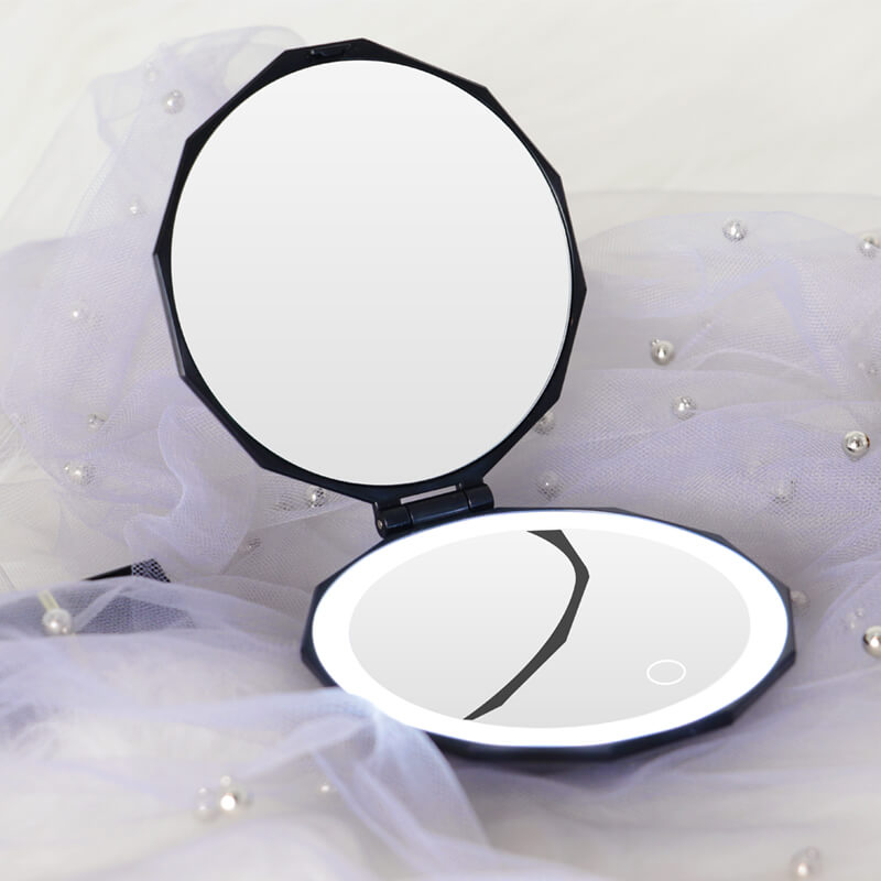 RM369 Specchio per il trucco da viaggio illuminato a LED
