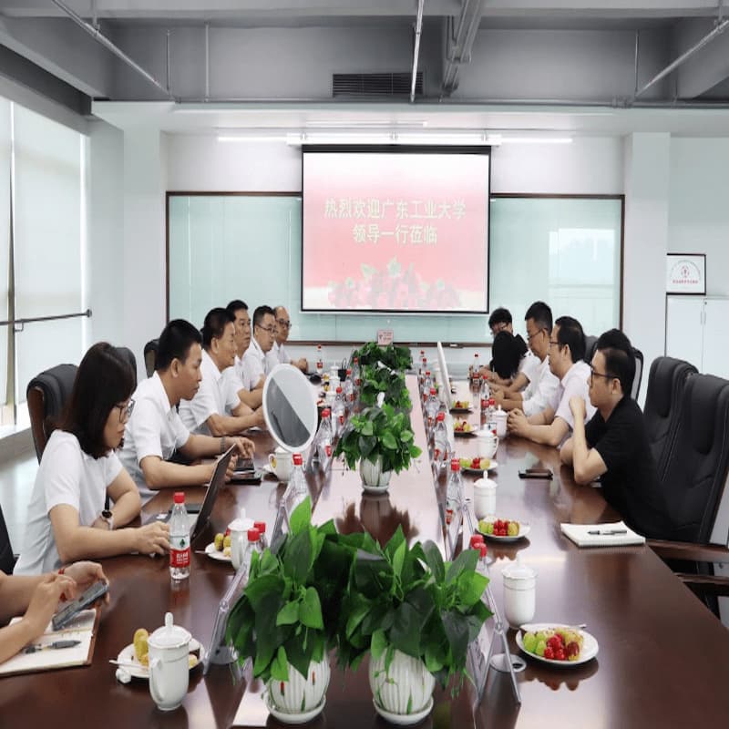È stata istituita una base di formazione per laureati tra l'Università di Tecnologia di Guangdong e il gruppo tecnologico di Jianyuanda